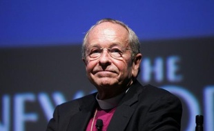 Le premier évêque ouvertement homosexuel de l'Eglise épiscopalienne, la branche américaine de l'Eglise anglicane, a annoncé qu'il allait prendre une retraite anticipée en raison de menaces de mort et d'une polémique qui a mis sa famille sous "une pression constante".