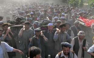 Au moins 15 personnes ont été tuées dimanche, dont un député, dans un attentat-suicide contre des funérailles dans la localité de Taluqan, dans le nord-est de l'Afghanistan, a indiqué le gouverneur de la province où s'est produit l'attentat.
