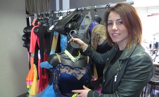 La styliste lyonnaise Sophie Thomas habille quasiment tous les patineurs de l'équipe de France qui participeront aux JO de PyeonChang.
