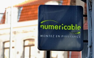 Une pancarte devant un magasin Numéricable à Lille le 24 février 2014