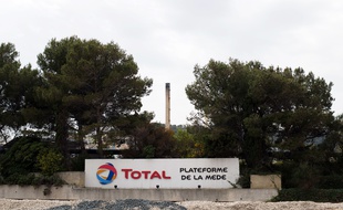 La raffinerie de pétrole était largement déficitaire.