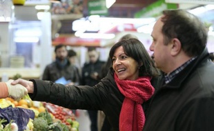 La candidate socialiste à la mairie de Paris Anne Hidalgo et l'électron libre de la droite parisienne Rachida Dati débattront mercredi soir de leurs projets respectifs pour Paris, une confrontation qui devrait permettre à chacune, au-delà de leur duel, de marquer des points contre la favorite de l'UMP, Nathalie Kosciusko-Morizet.