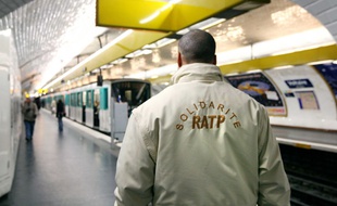 Un agent de la RATP pendant une maraude (illustration)