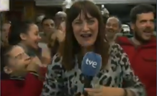 La journaliste de la chaîne espagnole RTVE, Natalia Escuerdo, a appris qu'elle avait gagné au loto en direct