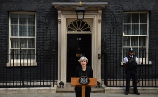Theresa May, devant le 10 Downing Street à Londres, le 4 juin 2017.