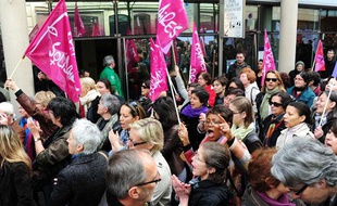 Le 5 mai dernier, manifestation contre l'abrogation de la loi sur le harcèlement sexuel à Paris.