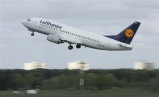 Le transporteur aérien allemand Lufthansa va prendre une part de 19% du capital de la compagnie à bas prix américaine JetBlue pour un montant de 300 millions de dollars environ, ont annoncé jeudi conjointement les deux groupes.
