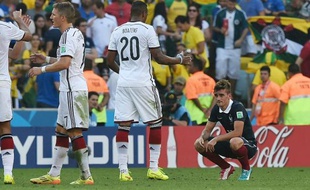 L'attaquant de l'équipe de France Antoine Griezmann abattu après la défaite de son équipe contre l'Allemagne (1-0), à Rio de Janeiro le 4 juillet 2014 en quart de finale de la Coupe du Monde.