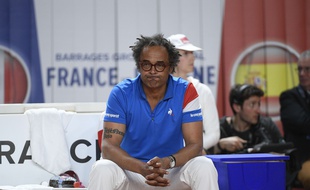 Yannick Noah lors de la rencontre de Fed Cup entre la France et l'Espagne, le 22 avril 2017 à Roanne.
