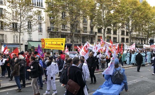 Jeudi 14 novembre, les soignants, médecins, infirmières, aide-soignants, chefs de service ont défilé à Paris pour défendre l'hôpital public.
