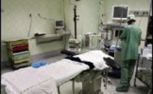 Le ministre de la Santé Xavier Bertrand a indiqué mercredi qu'il n'avait "pas l'intention d'enterrer le rapport" qui recommande la fermeture "sans délai" de 113 blocs opératoires pour des raisons de sécurité, mais qu'il entendait d'abord faire "une enquête sur le terrain".