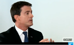 Manuel Valls interviewé sur RFI et France 24 en Côte d'Ivoire, le 30 octobre 2016.