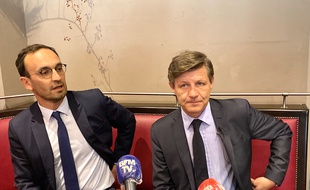 Thomas Cazenave (à gauche) et Nicolas Florian, lors de leur conférence de presse commune, officialisant la fusion de leurs listes pour les municipales à Bordeaux.