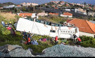 Un bus touristique est sorti de la route à Madère, le 17 avril 2019, faisant au moins 28 morts.