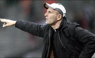 Bordeaux (L1) devra verser 2,5 M EUR d'indemnités à son ancien entraîneur Elie Baup, aujourd'hui aux rênes du Toulouse FC, pour rupture abusive de contrat en 2003, au terme d'une procédure prud'homale de trois ans close à quelques jours d'un... Toulouse-Bordeaux.
