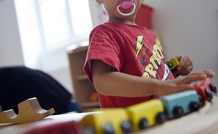 Un enfant dans une crèche