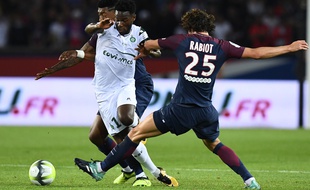 A l'image de ce déplacement au Parc des Princes le 25 août, Jonathan Bamba était vite devenu l'un des cadres d'Oscar Garcia, avec 7 titularisations en 8 journées de Ligue 1.