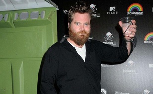 Ryan Dunn, l'un des membres de Jackass, lors de la soirée pour la sortie du DVD aux Studios Paramount, le 7 mars 2011, à Los Angeles.