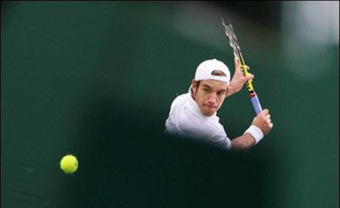 Le numéro 1 français Richard Gasquet, tête de série N.12, s'est qualifié pour le deuxième tour en battant le Tchèque Bohdan Ulihrach 6-3, 6-4, 6-4. Il affrontera un compatriote, Nicolas Mahut ou Arnaud Clément.