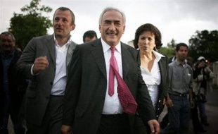 Emeutes à Villiers-le-Bel, départ du baron local Dominique Strauss-Kahn, élection partielle sans incidence nationale: ce sont des électeurs chamboulés qui sont appelés à élire dimanche le nouveau député de la 8ème circonscription du Val-d'Oise.