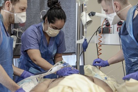 Les personnes obèses représentent près de la moitié des patients Covid admis en réanimation, mais si elles ont moins de 50 ans, elles ne sont toujours pas éligibles à la vaccination.