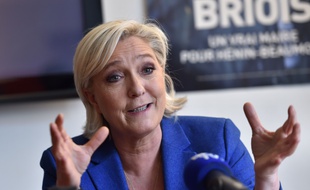 Marine Le Pen, chef du Front national s'est réjoui lundi matin de la visite de Vladimir Poutine à Versailles.