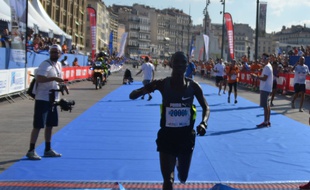 Bellor Yator, vainqueur du marathon 2014 de Marseille, à l'arrivée, dimanche 14 septembre.