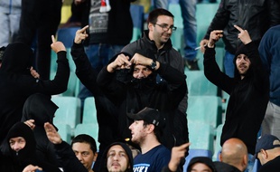 16 supporters bulgares sont suspectés d'actes racistes et antisémites par la police.