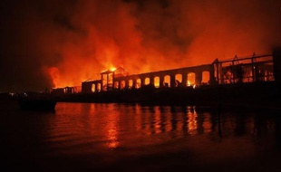 Un vaste incendie a détruit dans la nuit de lundi à mardi la Cité des sciences à Naples, dans le sud de l'Italie, un musée interactif et son planétarium, visités chaque année par des centaines de milliers de personnes, a constaté un photographe de l'AFP.