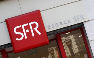 Illustration d'une enseigne de l'entreprise SFR.