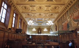 Vue générale d'une salle d'audience au Palais de Justice de Paris