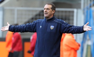 Faruk Hadzibegic, quand il entraînait Arles-Avignon, le 20 mars 2011
