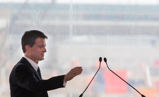 Manuel Valls à Orly le 13 mai 2016.