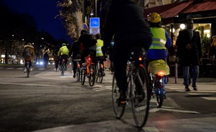 Des cyclistes dans Paris le 17 décembre 2019, en pleine grève des transports contre le projet de réforme des retraites.