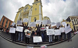 Des journalistes mexicains manifestent contre la disparition de leur collègue Moises Sanchez Cerzode, le 9 janvier 2015 à Xalapa, dans l'Etat de Veracruz