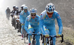 Les coureurs de l'équipe Astana, le 4 avril 2013 lors d'un entraînement avant Paris-Roubaix.