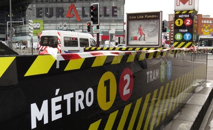 Nouvelle signalétique du métro devant Euralille