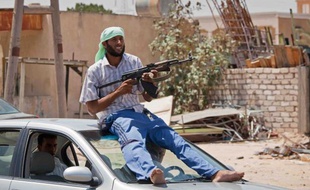 Un rebelle à Zahwiya (ouest de Tripoli) le 15 août 2011.