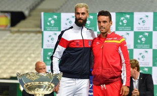 benoît Paire pose avec l'Espagnol Bautista Agut qu'il doit affronter dimanche en couep Davis