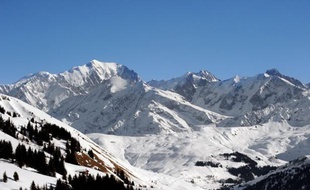 Des solutions techniques "pérennes", permettant de limiter, voire supprimer, le risque de rupture d'une poche d'eau sous le glacier de Tête Rousse, qui menace d'inonder la vallée de Saint-Gervais (Haute-Savoie), ont été proposées, a annoncé jeudi la préfecture de Haute-Savoie.