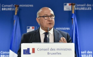 Le ministre des Finances Michel Sapin lors d'une conférence de presse le 27 juin 2015 à Bruxelles