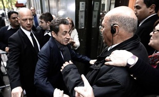 Nicolas Sarkozy a jugé lundi qu'il fallait "respecter" et "apporter une réponse" aux électeurs du Front national, dont la candidate Marine Le Pen à recueilli dimanche 18% des suffrages au premier tour de l'élection présidentielle.