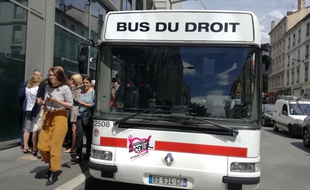 Lyon, le 6 juin 2018. Le Bus du droit va sillonner les quartiers de la métropole à compter du 12 juin pour favoriser l'accès au droit.