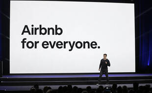 Le directeur général de Airbnb, Brian Chesky, lors d'une conférence à San Francisco, le 22 février 2018.