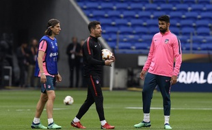 Diego Simeone lors de l'entraînement de l'Atlético Madrid au Groupama Stadium, le 15 mai 2018.