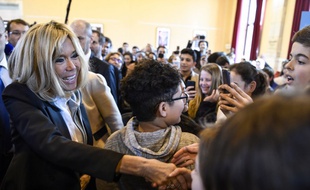 Brigitte Macron au lycée Carnot, à Dijon, le 5 mars 2018 pour parler de lutte contre le harcèlement scolaire.