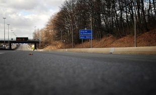 Une femme âgée de 84 ans qui roulait à contresens au volant de sa voiture sur l'autoroute A 20, samedi, à hauteur de Vierzon (Cher), est morte et a tué la conductrice de la voiture qu'elle a percutée, a-t-on appris auprès de la gendarmerie