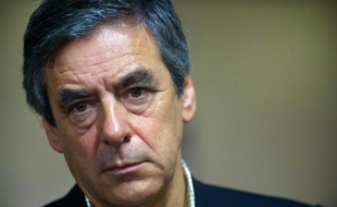 L'ancien Premier ministre Francois Fillon le 6 novembre 2015 à Plumeliau lors d'une visite d'une ferme d'élevage