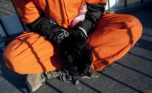 Les autorités militaires américaines ont annoncé lundi l'arrivée de renforts médicaux à la prison de Guantanamo, où une grève de la faim sans précédent par sa durée et son ampleur fait désormais craindre le pire.