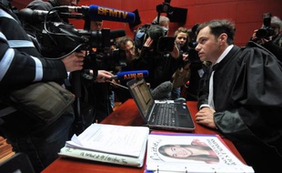 Pascal Rouiller,l'avocat de la famille d'accueil de Laetitia Perrais, face aux journalistes le 22 mai 2013 au tribunal de Nantes